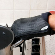 Fitted Black Silicone Chefs Mitt