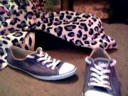 ~~ SIZE 6 NAVY BLUE CONVERSE ~~