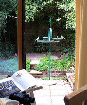 CHOOSING A BEST BIRD TABLE FOR YOUR GARDEN