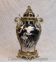 Single Chinese Lacquer Porcelain Lidded Urn Ginger Jar Cranes